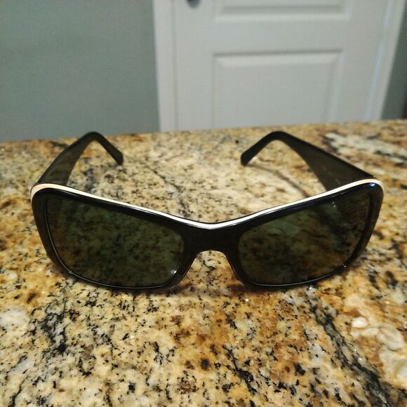 Salvatore Ferragamo Unisex Black White Eyewear Sunglasses FE 2085 Vintage Style - Picture 1 of 12